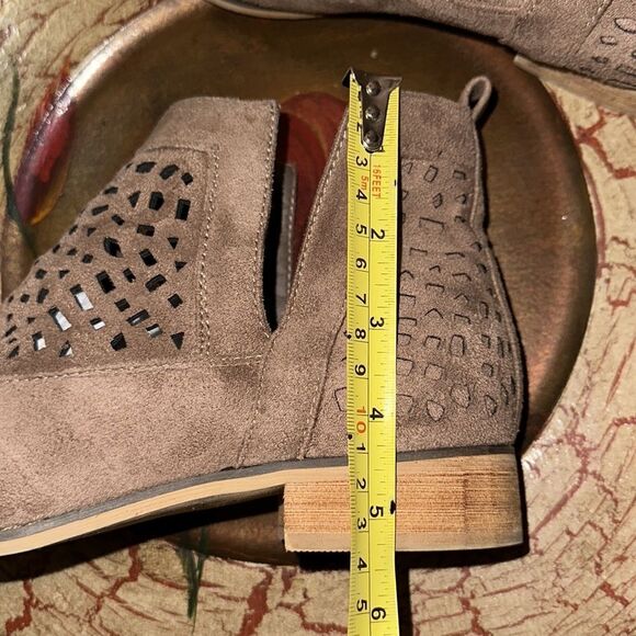 CG 9 Tan Faux Suede Laser Cut V Cut Ankle Booties - Picture 9 of 11